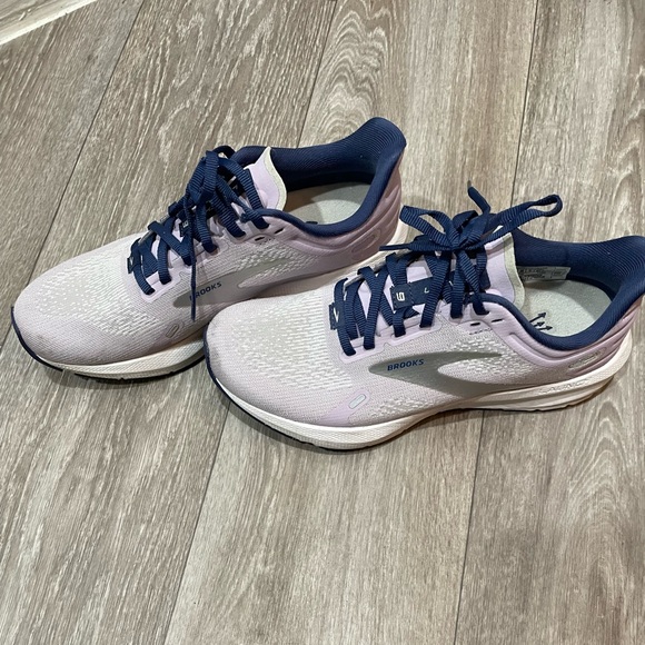 Brooks Launch 9 Shoes - Picture 2 of 5